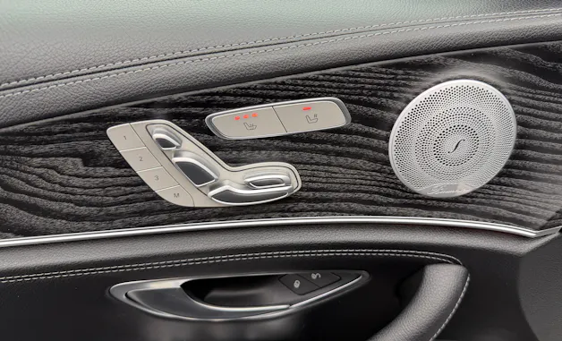 MERCEDES-BENZ E 400 d AMG Line 4Matic 340PS Obsidian Black Metallic 9G-Tronic / 360° Kamera / Panoramadach / Leder / Burmester Soundsystem /