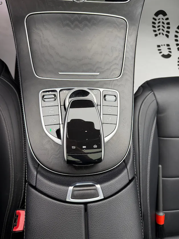 MERCEDES-BENZ E 400 d AMG Line 4Matic 340PS Obsidian Black Metallic 9G-Tronic / 360° Kamera / Panoramadach / Leder / Burmester Soundsystem /