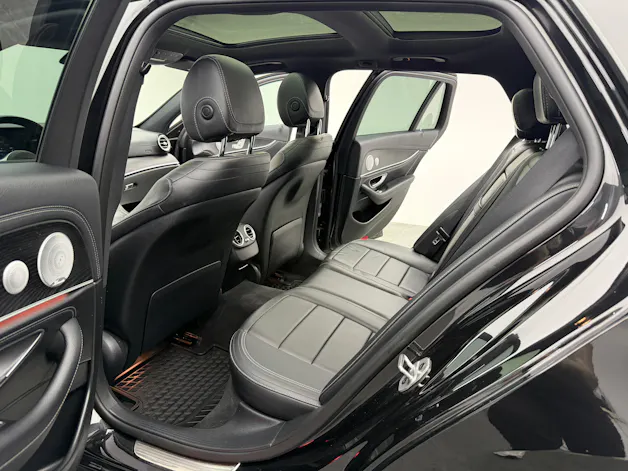 MERCEDES-BENZ E 400 d AMG Line 4Matic 340PS Obsidian Black Metallic 9G-Tronic / 360° Kamera / Panoramadach / Leder / Burmester Soundsystem /