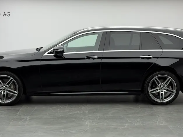 MERCEDES-BENZ E 400 d AMG Line 4Matic 340PS Obsidian Black Metallic 9G-Tronic / 360° Kamera / Panoramadach / Leder / Burmester Soundsystem /