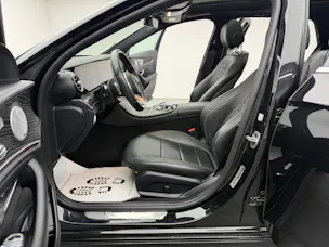 MERCEDES-BENZ E 400 d AMG Line 4Matic 340PS Obsidian Black Metallic 9G-Tronic / 360° Kamera / Panoramadach / Leder / Burmester Soundsystem /