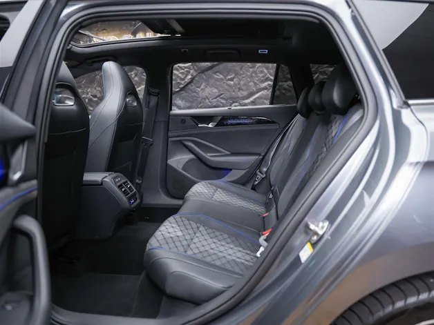 VW Passat Variant 2.0 TSI evo4 R-Line 4 Motion DSG *Facelift*Werksgarantie*Panorama*Massage*AHK*