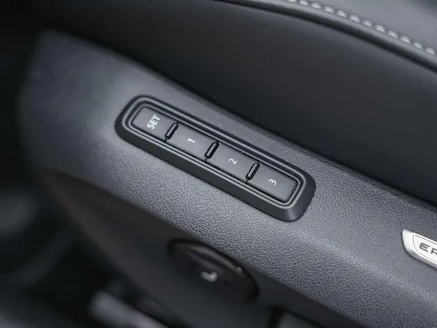 VW Passat Variant 2.0 TSI evo4 R-Line 4 Motion DSG *Facelift*Werksgarantie*Panorama*Massage*AHK*