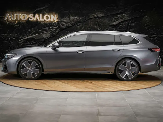 VW Passat Variant 2.0 TSI evo4 R-Line 4 Motion DSG *Facelift*Werksgarantie*Panorama*Massage*AHK*