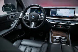 BMW X7 40d xDrive SAG M Sport / Iconic Glow / Panorama-Glasdach / 360°Kamera /
