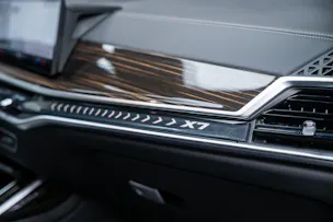 BMW X7 40d xDrive SAG M Sport / Iconic Glow / Panorama-Glasdach / 360°Kamera /
