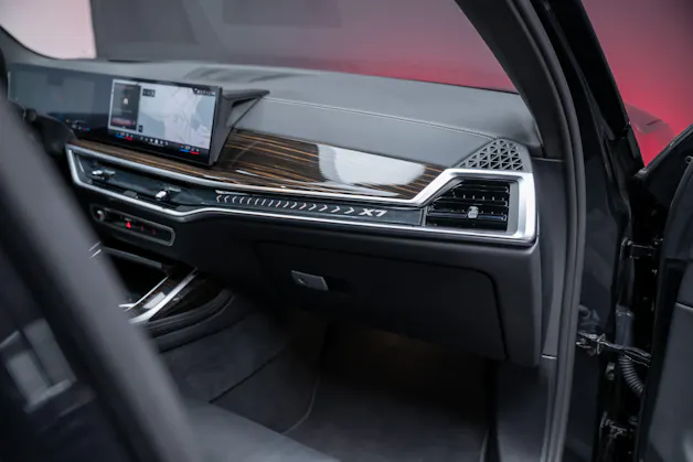BMW X7 40d xDrive SAG M Sport / Iconic Glow / Panorama-Glasdach / 360°Kamera /