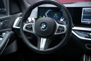 BMW X7 40d xDrive SAG M Sport / Iconic Glow / Panorama-Glasdach / 360°Kamera /