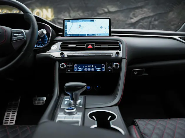Genesis G70 2.0 TGDI Sport AT8 AWD *ALL BLACK*Werksgarantie*Lenkradheizung*Sitzbelüftung*Head-Up*