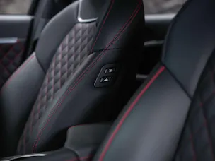 Genesis G70 2.0 TGDI Sport AT8 AWD *ALL BLACK*Werksgarantie*Lenkradheizung*Sitzbelüftung*Head-Up*