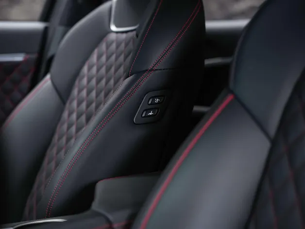 Genesis G70 2.0 TGDI Sport AT8 AWD *ALL BLACK*Werksgarantie*Lenkradheizung*Sitzbelüftung*Head-Up*