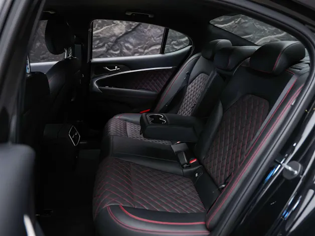 Genesis G70 2.0 TGDI Sport AT8 AWD *ALL BLACK*Werksgarantie*Lenkradheizung*Sitzbelüftung*Head-Up*
