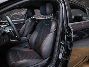 Genesis G70 2.0 TGDI Sport AT8 AWD *ALL BLACK*Werksgarantie*Lenkradheizung*Sitzbelüftung*Head-Up*