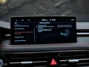 Genesis G70 2.0 TGDI Sport AT8 AWD *ALL BLACK*Werksgarantie*Lenkradheizung*Sitzbelüftung*Head-Up*