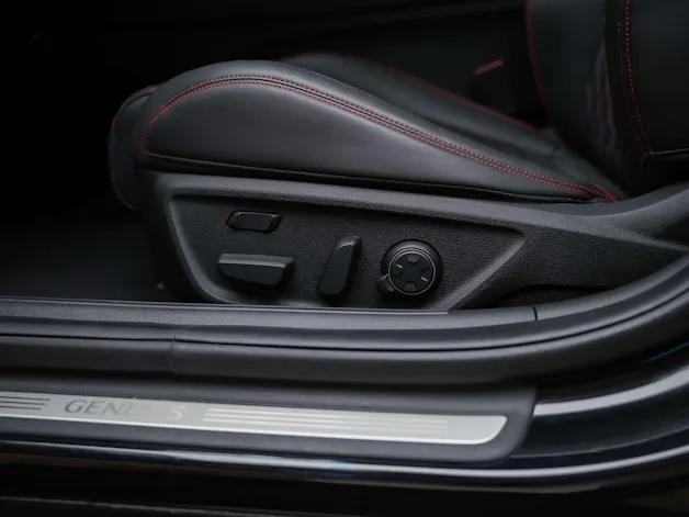 Genesis G70 2.0 TGDI Sport AT8 AWD *ALL BLACK*Werksgarantie*Lenkradheizung*Sitzbelüftung*Head-Up*