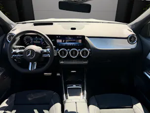 MERCEDES-BENZ GLA 200 Night Star 7G-DCT