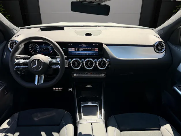 MERCEDES-BENZ GLA 200 Night Star 7G-DCT