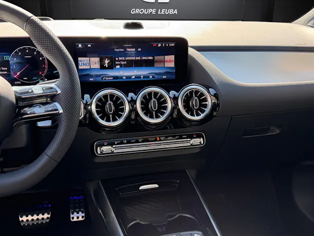 MERCEDES-BENZ GLA 200 Night Star 7G-DCT