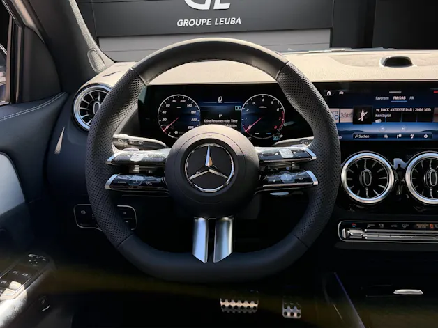 MERCEDES-BENZ GLA 200 Night Star 7G-DCT