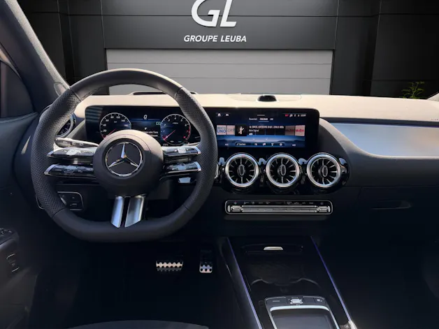 MERCEDES-BENZ GLA 200 Night Star 7G-DCT