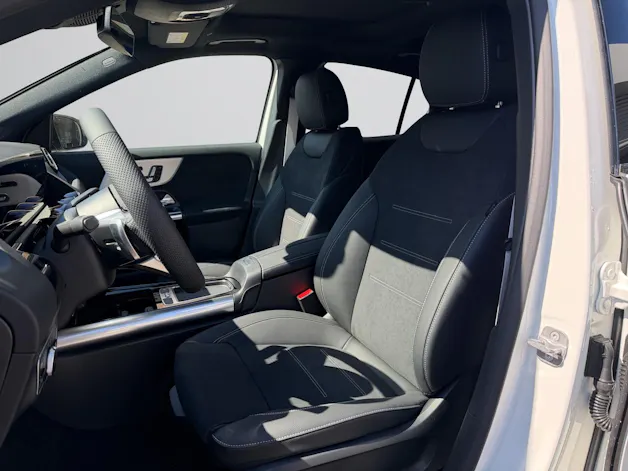 MERCEDES-BENZ GLA 200 Night Star 7G-DCT