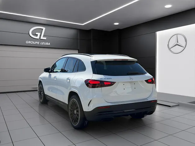 MERCEDES-BENZ GLA 200 Night Star 7G-DCT