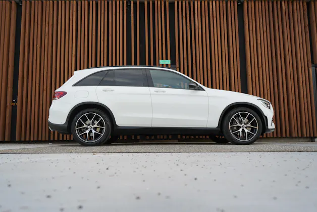 MERCEDES-BENZ GLC 300 d AMG LINE NIGHT 4MATIC 9G-TRONIC l 245 PS