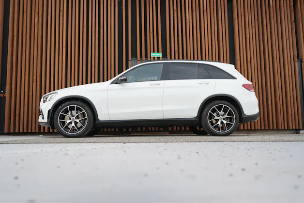 MERCEDES-BENZ GLC 300 d AMG LINE NIGHT 4MATIC 9G-TRONIC l 245 PS