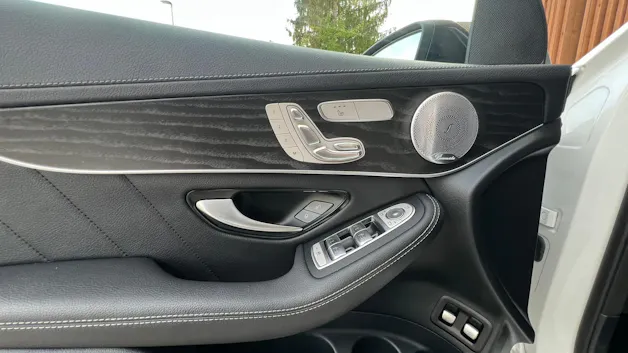 MERCEDES-BENZ GLC 300 d AMG LINE NIGHT 4MATIC 9G-TRONIC l 245 PS