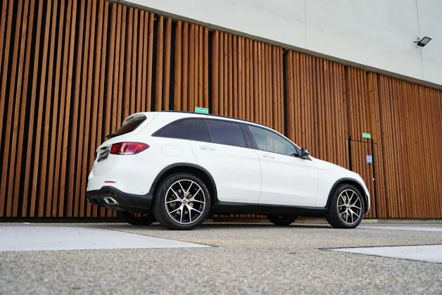 MERCEDES-BENZ GLC 300 d AMG LINE NIGHT 4MATIC 9G-TRONIC l 245 PS