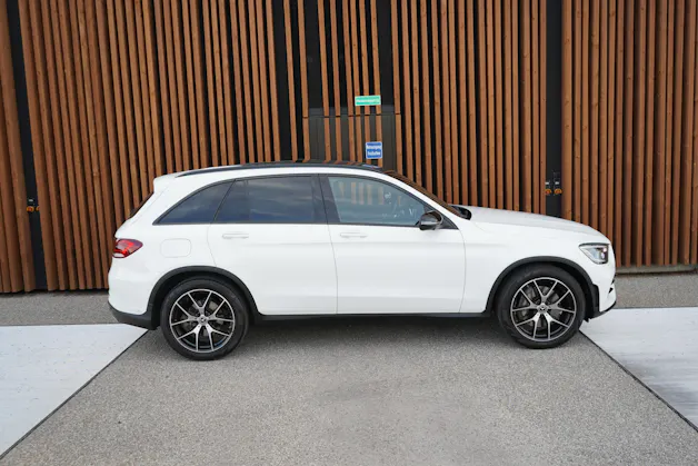 MERCEDES-BENZ GLC 300 d AMG LINE NIGHT 4MATIC 9G-TRONIC l 245 PS