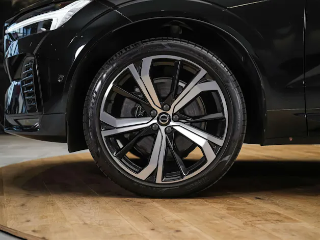 VOLVO XC60 B4 Benzin Mild Hybrid Core Geartronic *Panorama*Lenkradheizung*Harman/Kardon*
