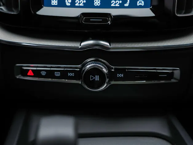 VOLVO XC60 B4 Benzin Mild Hybrid Core Geartronic *Panorama*Lenkradheizung*Harman/Kardon*
