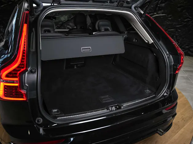 VOLVO XC60 B4 Benzin Mild Hybrid Core Geartronic *Panorama*Lenkradheizung*Harman/Kardon*