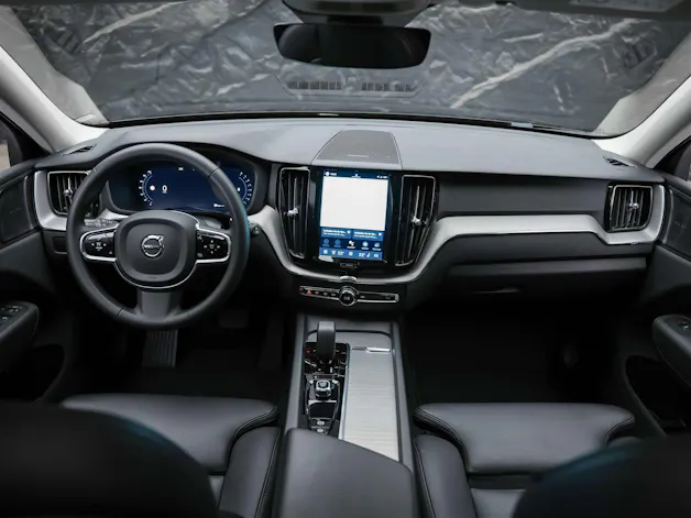 VOLVO XC60 B4 Benzin Mild Hybrid Core Geartronic *Panorama*Lenkradheizung*Harman/Kardon*