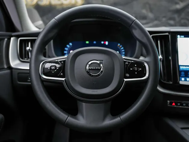 VOLVO XC60 B4 Benzin Mild Hybrid Core Geartronic *Panorama*Lenkradheizung*Harman/Kardon*