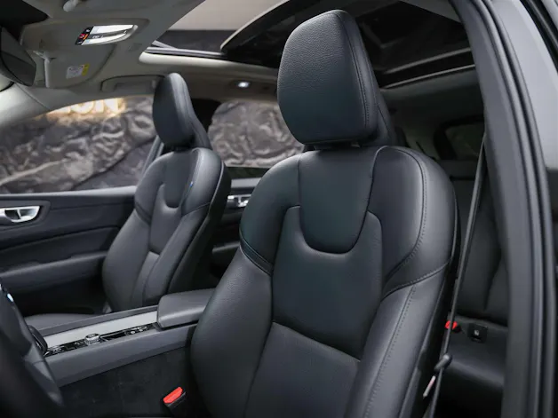 VOLVO XC60 B4 Benzin Mild Hybrid Core Geartronic *Panorama*Lenkradheizung*Harman/Kardon*