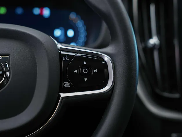 VOLVO XC60 B4 Benzin Mild Hybrid Core Geartronic *Panorama*Lenkradheizung*Harman/Kardon*