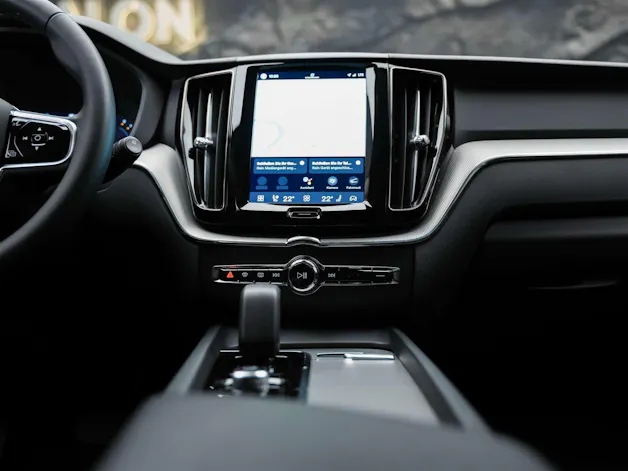 VOLVO XC60 B4 Benzin Mild Hybrid Core Geartronic *Panorama*Lenkradheizung*Harman/Kardon*