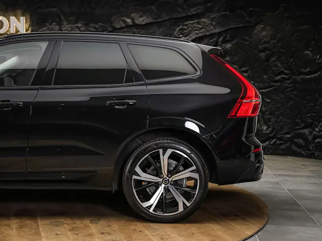 VOLVO XC60 B4 Benzin Mild Hybrid Core Geartronic *Panorama*Lenkradheizung*Harman/Kardon*