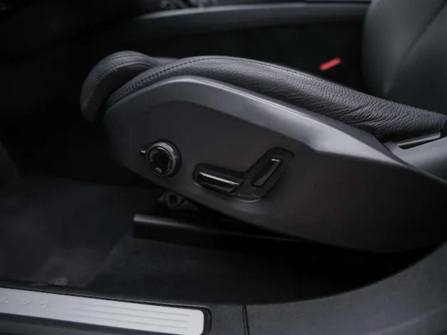 VOLVO XC60 B4 Benzin Mild Hybrid Core Geartronic *Panorama*Lenkradheizung*Harman/Kardon*
