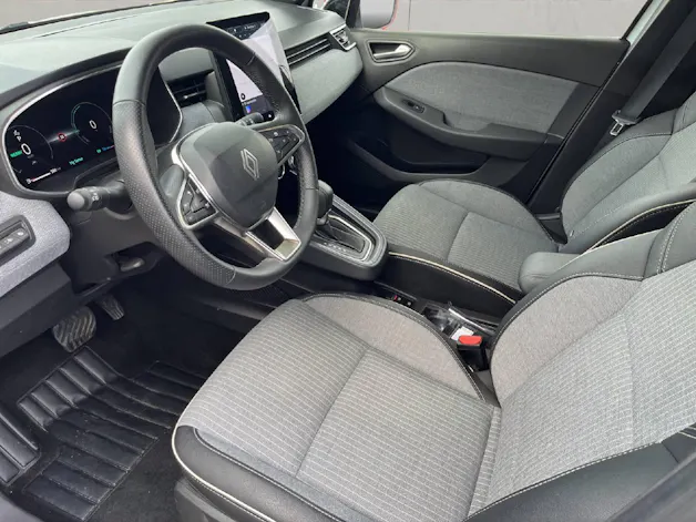 RENAULT Clio 1.6 E-Tech techno