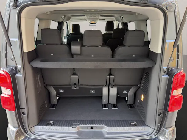 PEUGEOT Traveller Standard 2.2 BlueHDi 180  Family Edition S/S