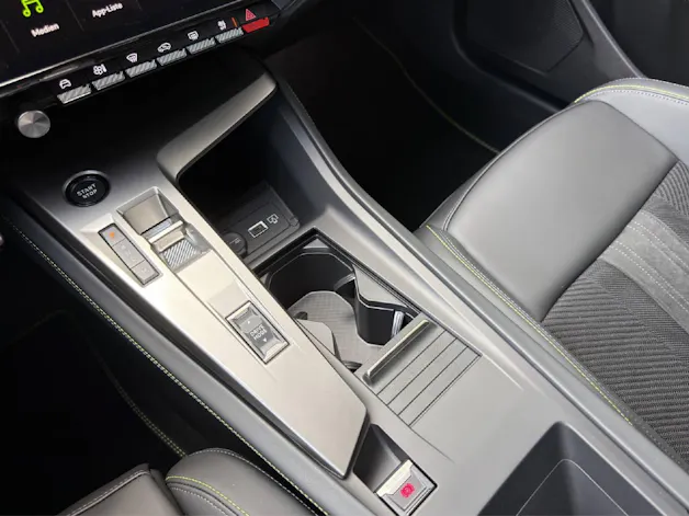 PEUGEOT 308 1.2 Hybrid GT