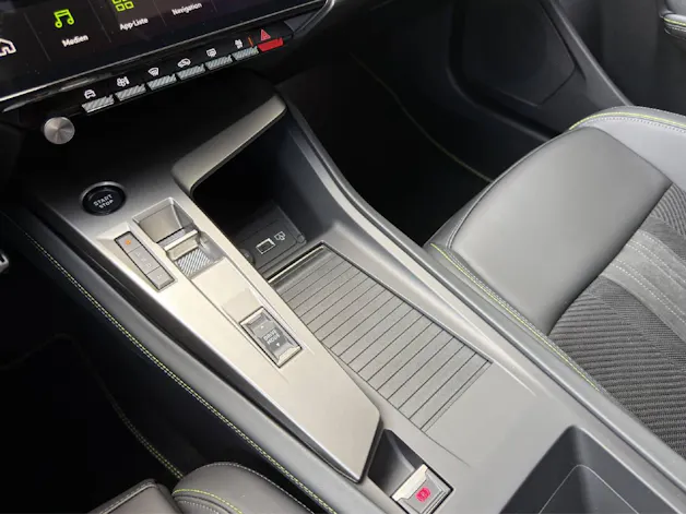 PEUGEOT 308 1.2 Hybrid GT