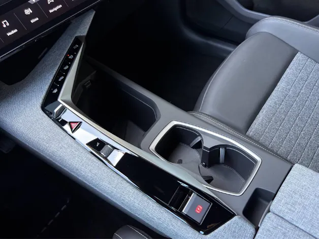 PEUGEOT 3008 e-Allure Premium AWD