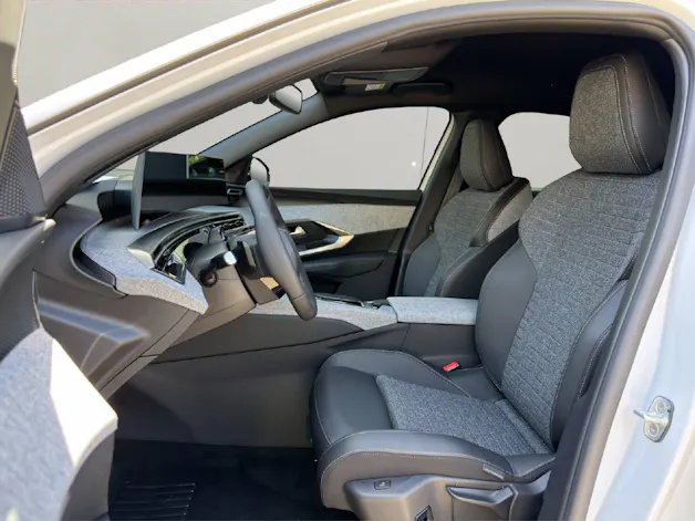 PEUGEOT 3008 e-Allure Premium AWD