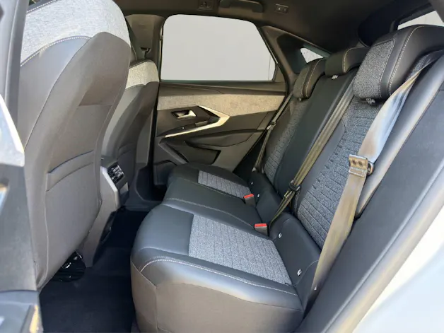 PEUGEOT 3008 e-Allure Premium AWD