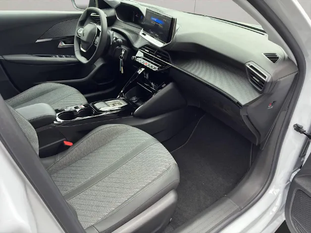 PEUGEOT 208 1.2 Hybrid Allure Ersatzwagen