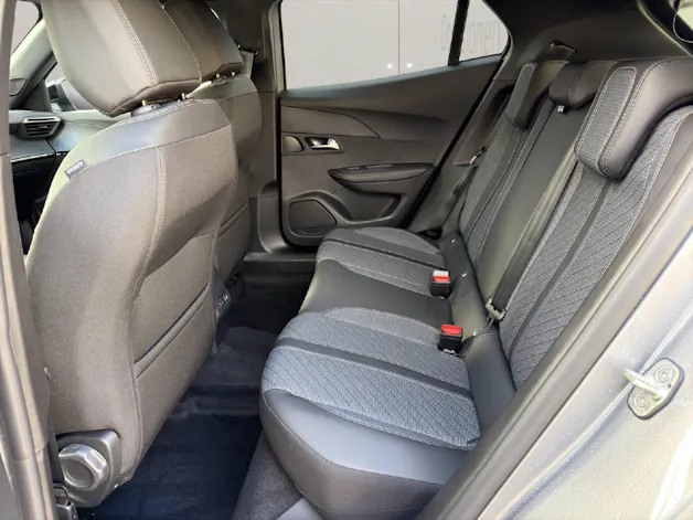PEUGEOT 2008 1.2 Hybrid 145 Allure Premium